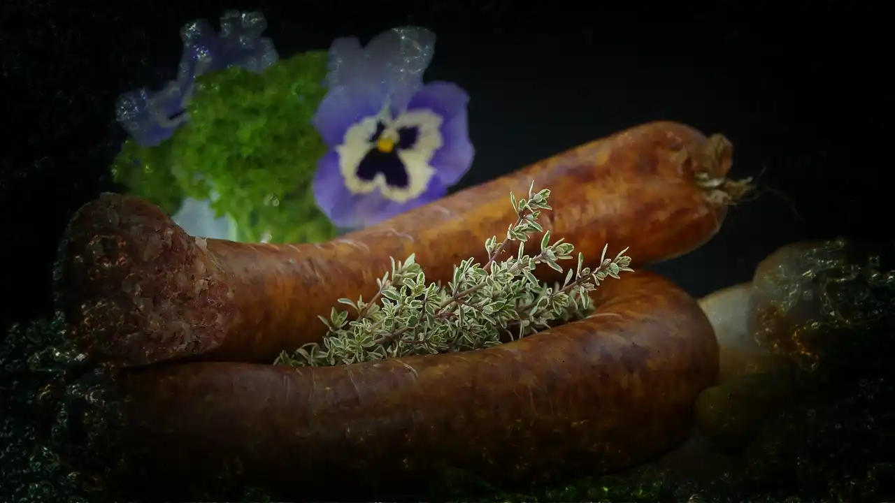 Brote Mortal de Listeria: Boar’s Head Retira Millones de Libras de Embutidos Contaminados